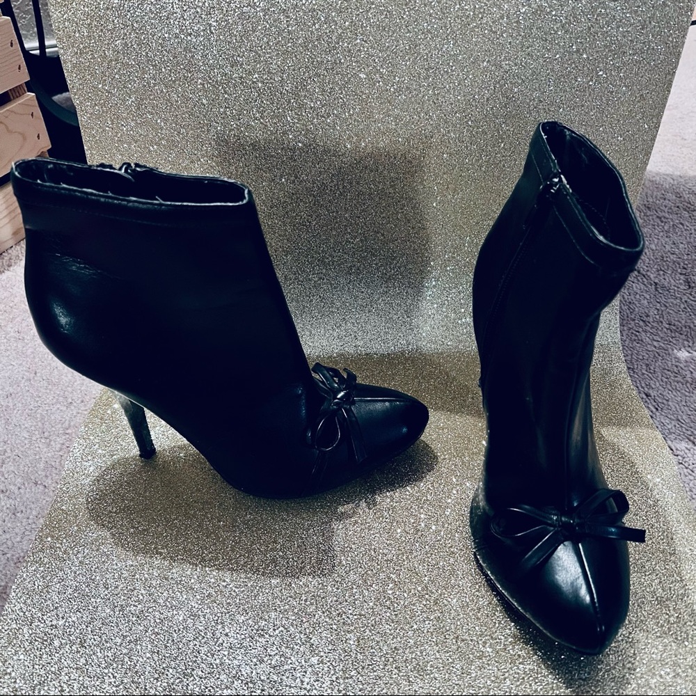Ankle boots .Black, size 7